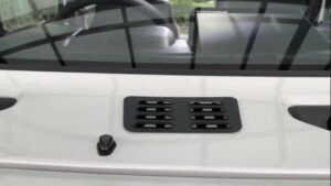 【JB64】カウルーバーとサイドダクトカバーの取り付け