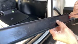 【JB64/JB74専用】テールインナーガーニッシュの取り付け