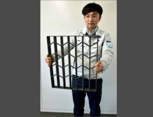 イノシシ防ぐ「怖い」金網　隙間にひづめが引っ掛かる仕組み