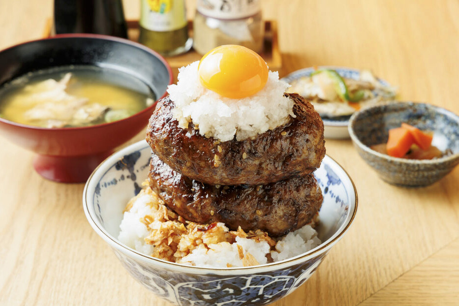 【ジビエ料理】巨大ハンバーグ丼で「平戸いのしし」の魅力を発信