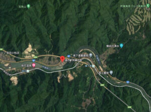 自動ドア突き破りクマが店内に 「サルもイノシシも来ないのに」驚き